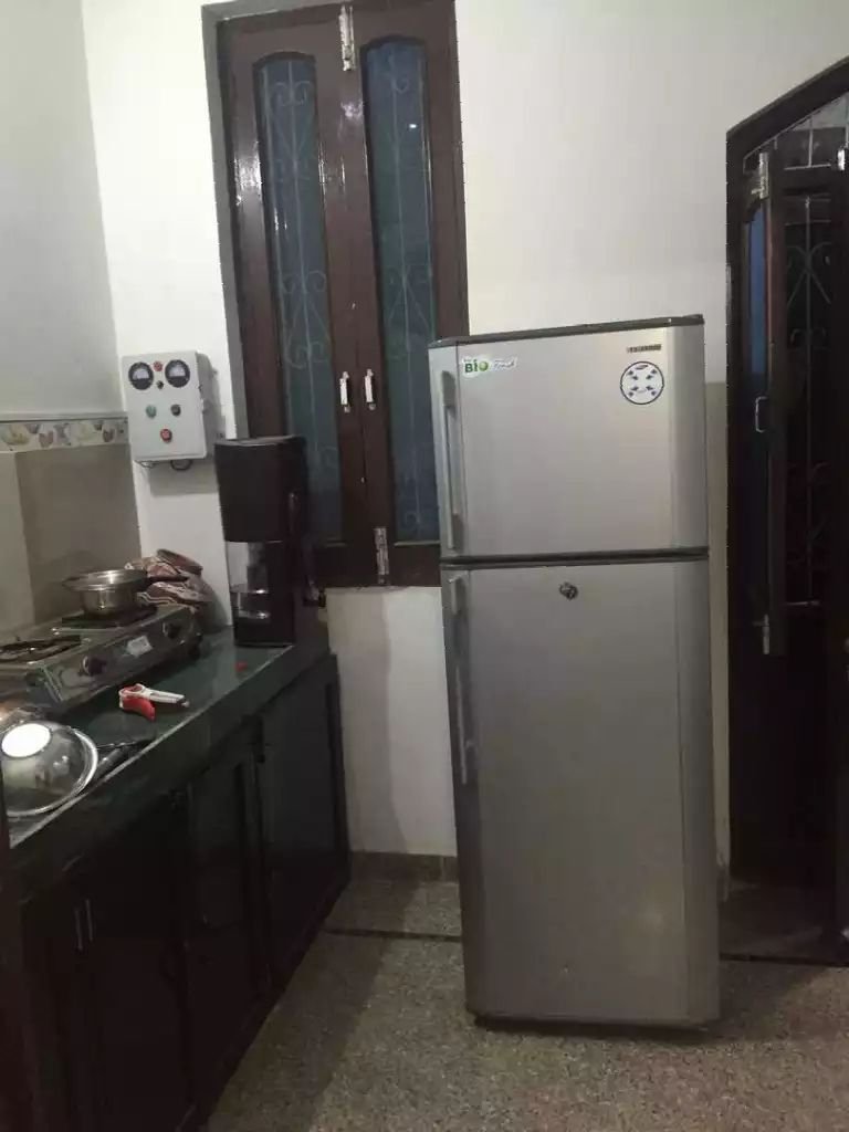 HOUSE WITH SWIMMING POOL